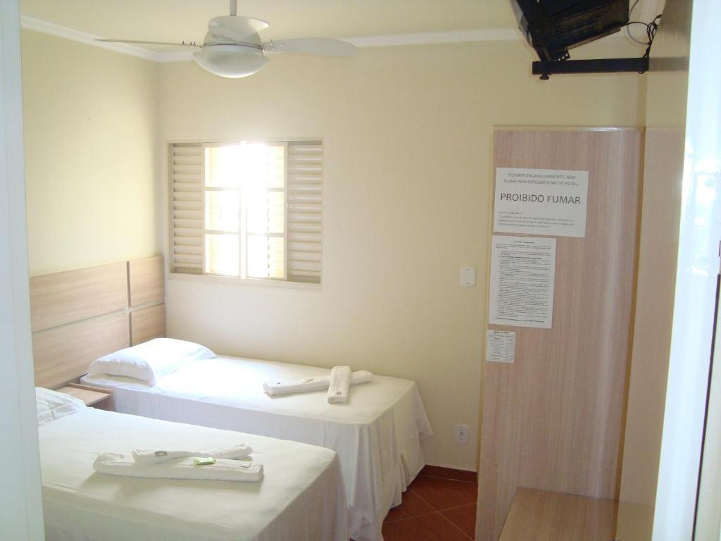 Hotel Perez Pouso Alegre Habitación foto